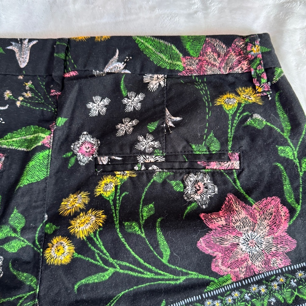 Old Navy Floral Black Women's Everyday Shorts - Size 2 - Picture 14 of 14